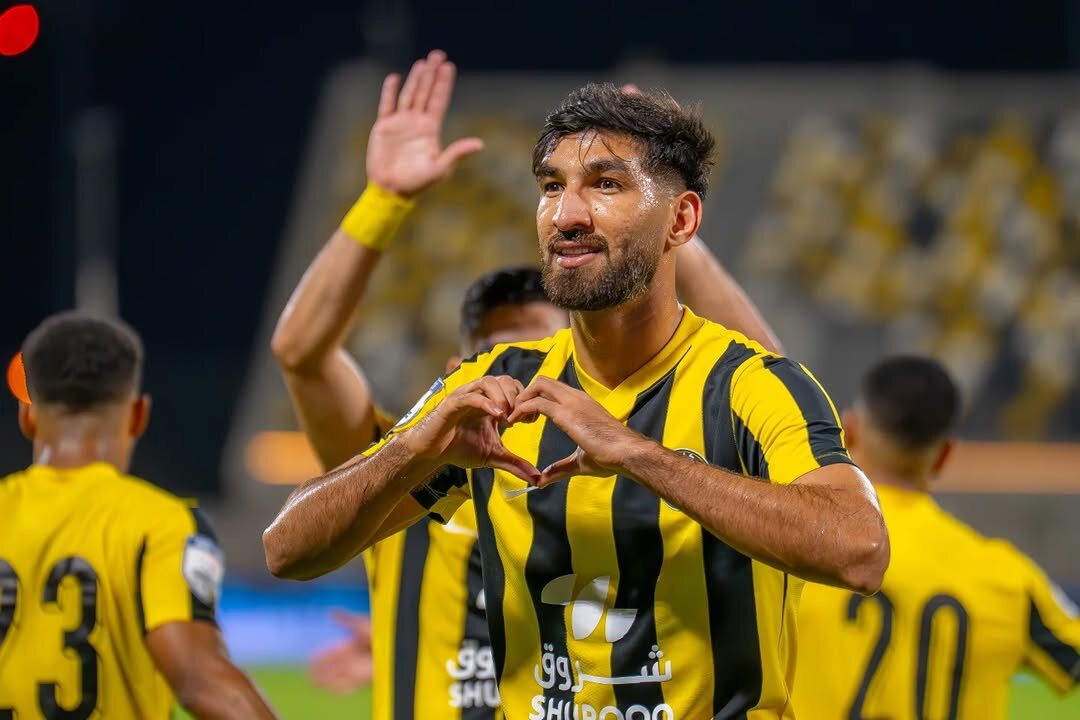 عکس | رونمایی از ستاره جدید تراکتور؛ مهاجم سابق پرسپولیس و سپاهان در تبریز