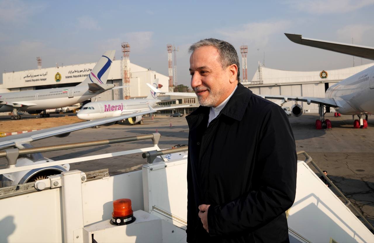 سفر بیسروصدای عراقچی به بیروت؛ دیپلماسی در سایه تنش و تردید/ قنادباشی: لبنان نباید مواضع نرم در برابر اسرائیل اتخاذ کند/ عراقچی به دنبال ترمیم روابط