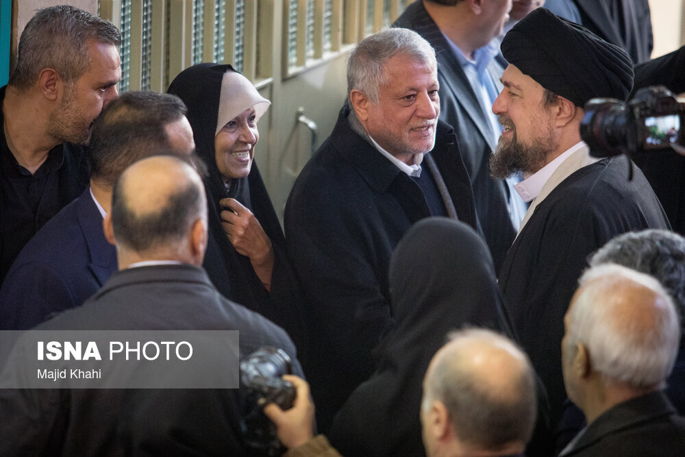 تصاویری از خوش و بش سید حسن خمینی و فائزه هاشمی/ هادی غفاری هم آمده بود/ جدیدترین عکس از مهدی هاشمی در مراسم سالگرد پدرش