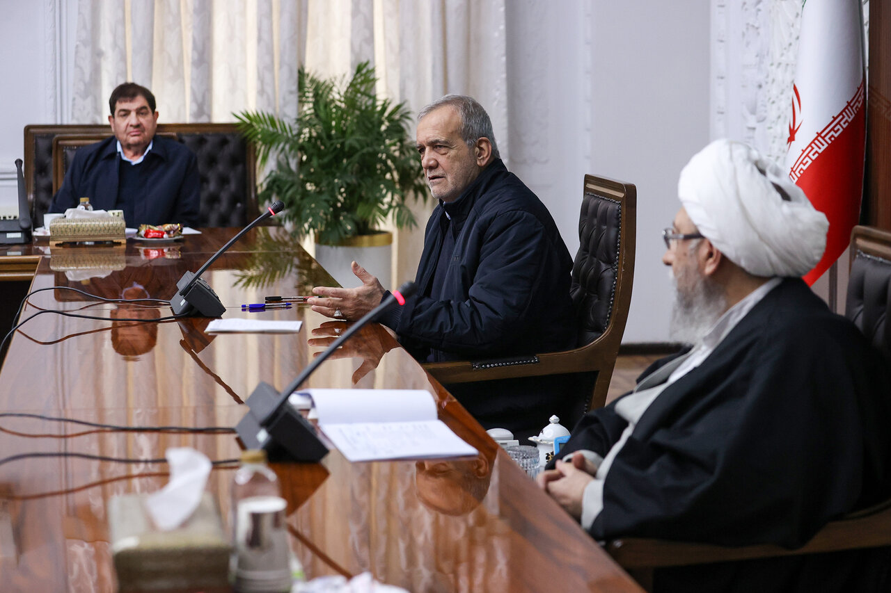 تصویری از پزشکیان و محمد مخبر در یک قاب/ استقبال رئیس جمهوری از آملی لاریجانی در نهاد ریاست جمهوری