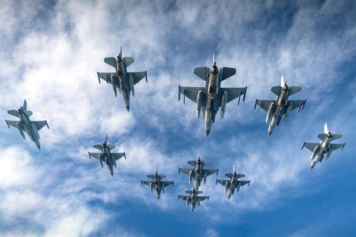 معاریو: نگرانی عمده در تلآویو این است که ایالات متحده اقدام نظامی را شروع کند، اما آن را نیمهتمام رها کند؛ وضعیتی که از جنگ نیز خطرناکتر است. معاریو: نگرانی عمده در تلآویو این است که ایالات متحده اقدام نظامی را شروع کند، اما آن را نیمهتمام رها کند؛ وضعیتی که از جنگ نیز خطرناکتر است.