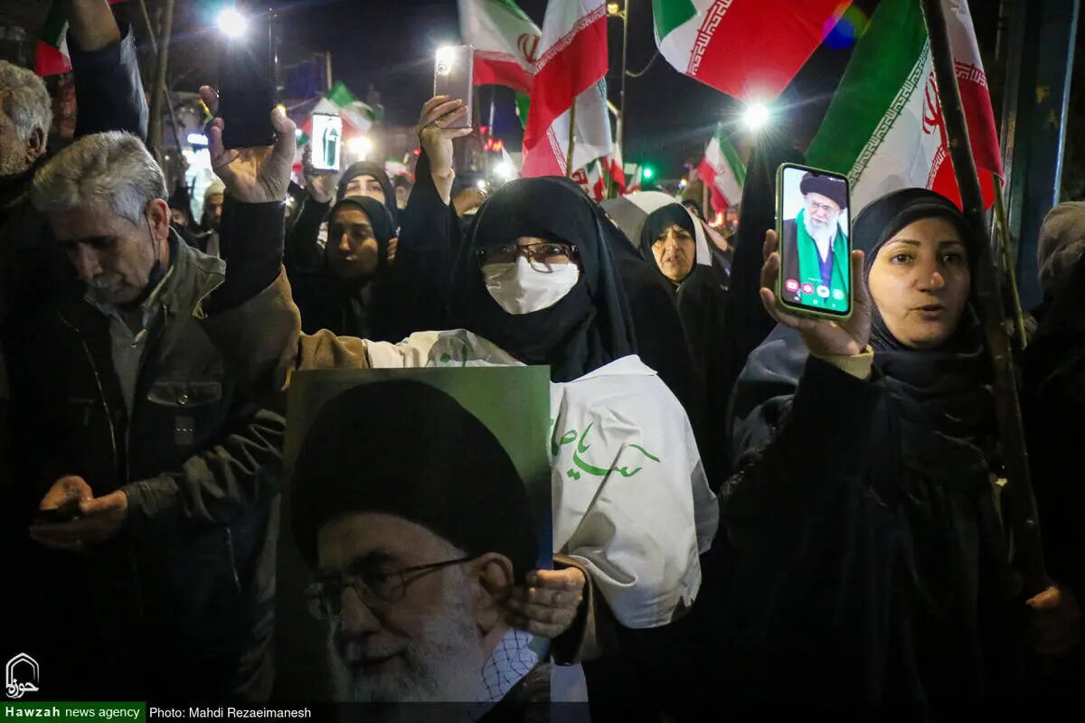 کفن پوشان در قم