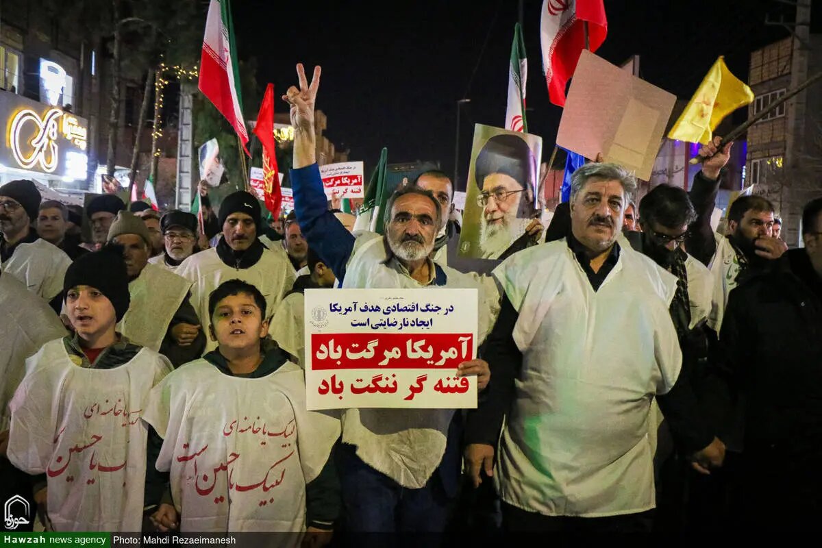 کفن پوشان در قم