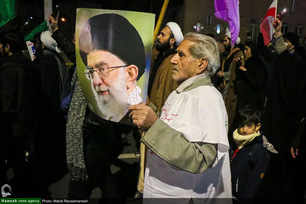 کفن پوشان در قم