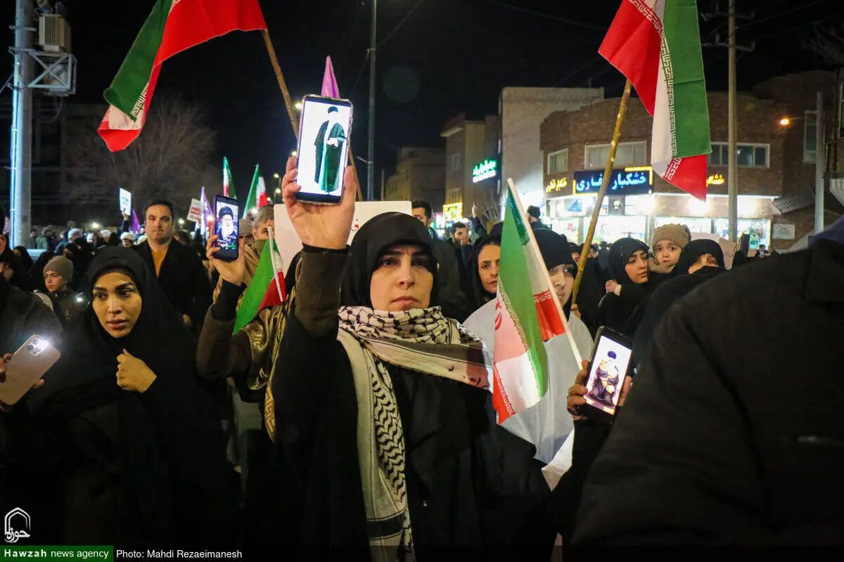 کفن پوشان در قم