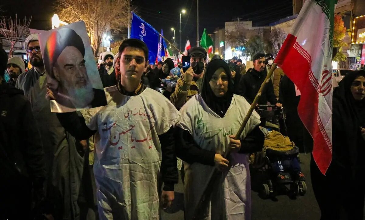 کفن پوشان در قم