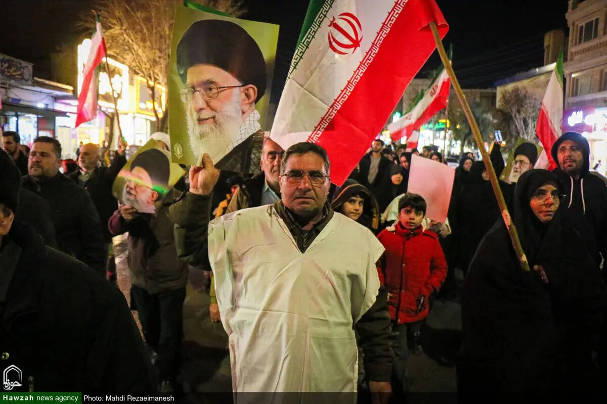 کفن پوشان در قم