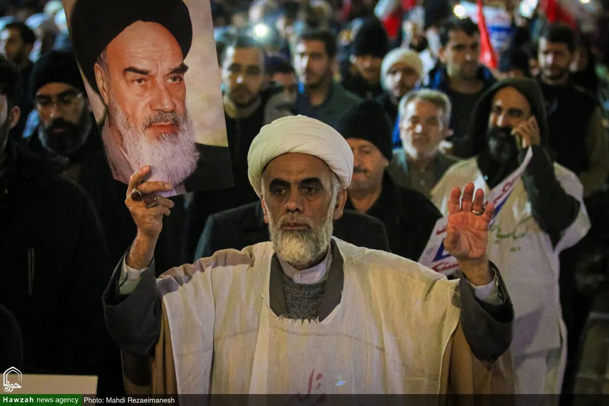 کفن پوشان در قم