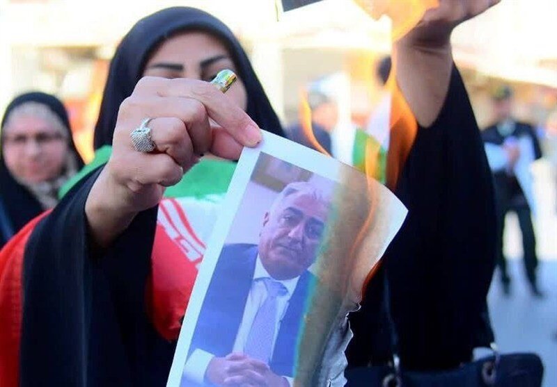 روایت تصویری خبرگزاری تسنیم از تجمع امروز میدان انقلاب/ عکس رضا پهلوی آتش زده شد + عکس