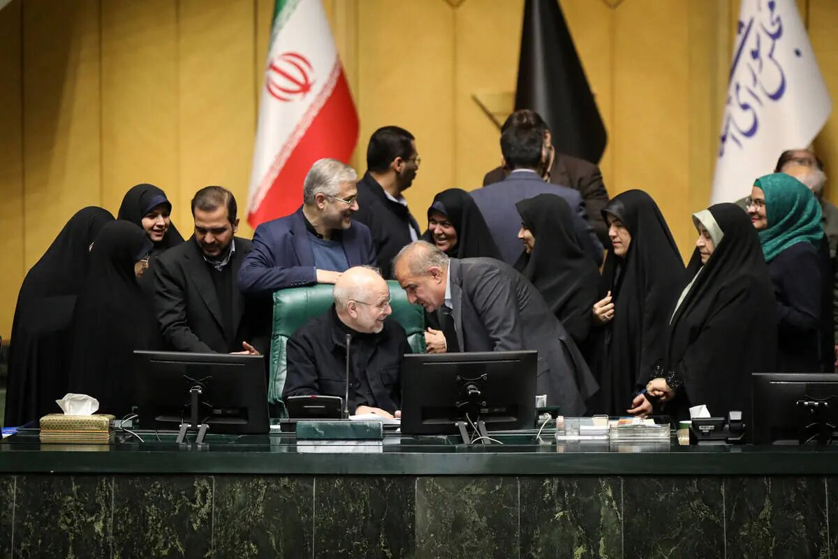 قالیباف در حلقه نمایندگان زن مجلس+ عکس