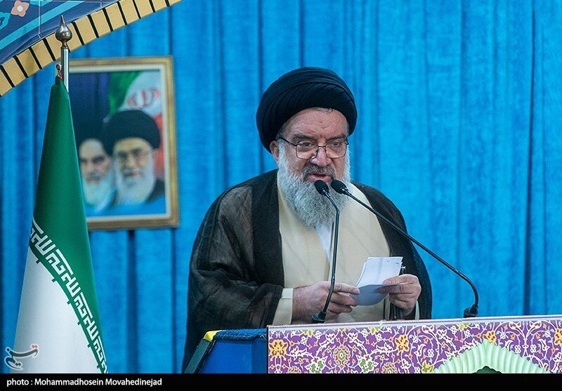 احمد خاتمی: مردم به گرانی اعتراض دارند/ آنها که تا دیروز مسامحه می کردند به قصد عبادت «مرگ بر آمریکا» می‌گویند/ هیچ واجب دیگری مهمتر از حفظ نظام نیست