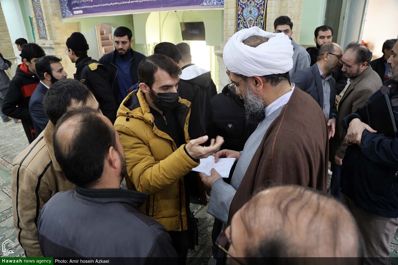 گفتگوی یک امام جمعه با مردم پس از نماز + تصاویر