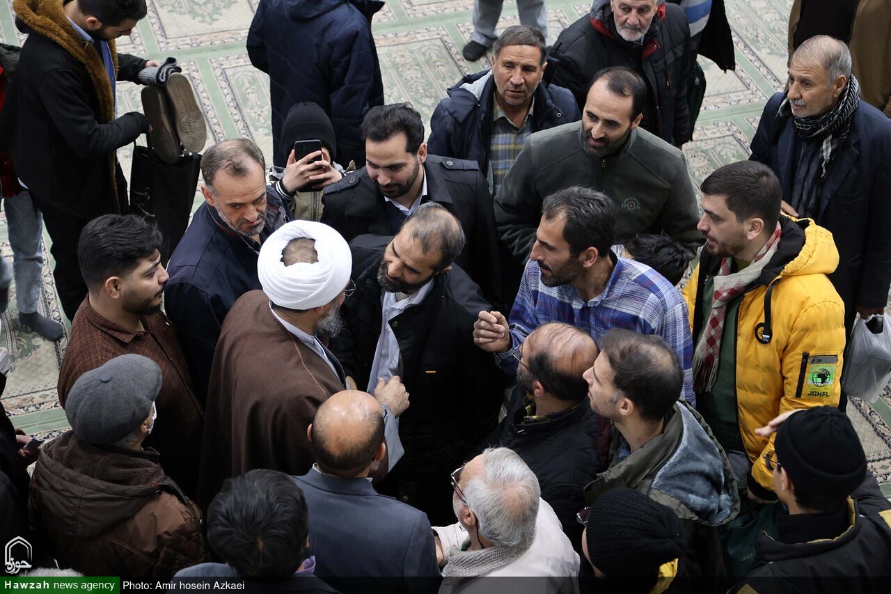 گفتگوی یک امام جمعه با مردم پس از نماز + تصاویر