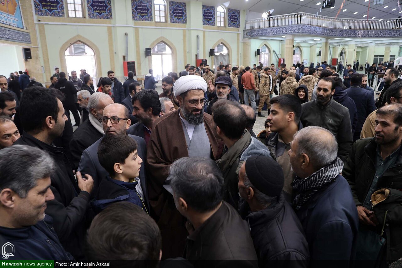 گفتگوی یک امام جمعه با مردم پس از نماز + تصاویر