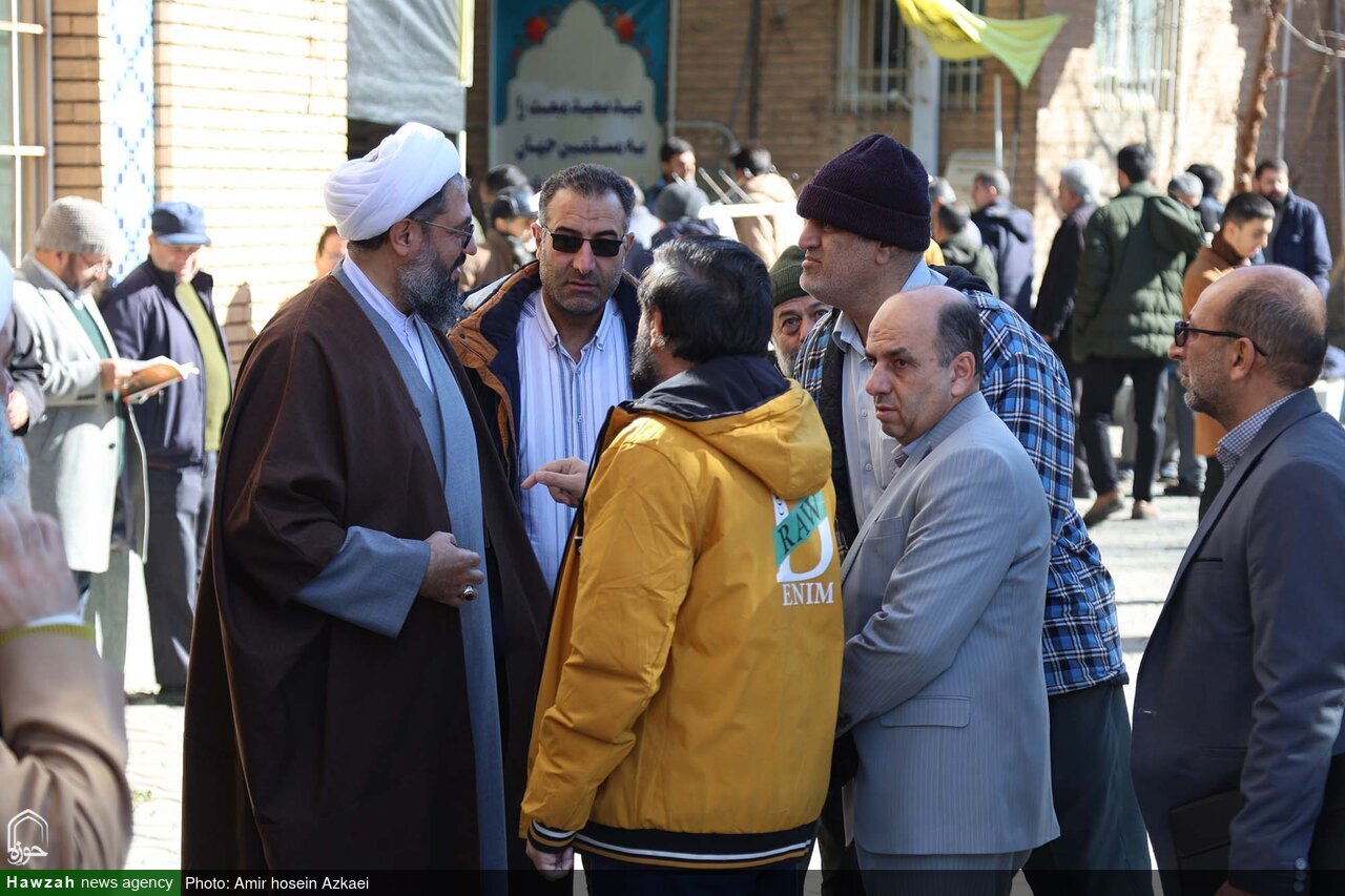 گفتگوی یک امام جمعه با مردم پس از نماز + تصاویر