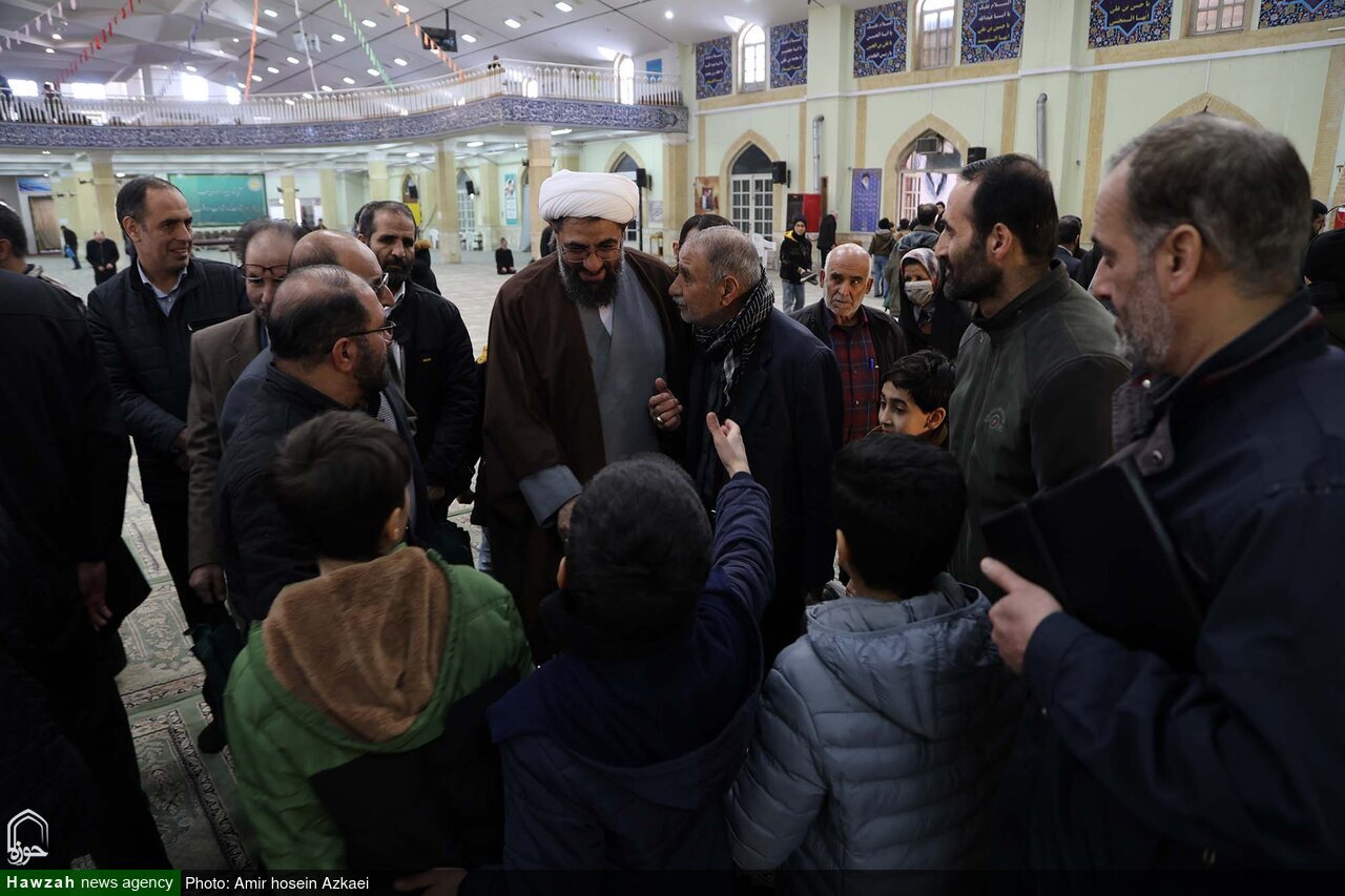 گفتگوی یک امام جمعه با مردم پس از نماز + تصاویر