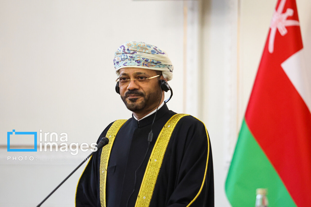 وزیر امور خارجه عمان اعلام کرد که دور جدید گفتوگوهای بین ایران و آمریکا در زمانی مناسب انجام خواهد شد و افزود: مذاکرات امروز به طور جدی برگزار گردید. وزیر امور خارجه عمان اعلام کرد که دور جدید گفتوگوهای بین ایران و آمریکا در زمانی مناسب انجام خواهد شد و افزود: مذاکرات امروز به طور جدی برگزار گردید.