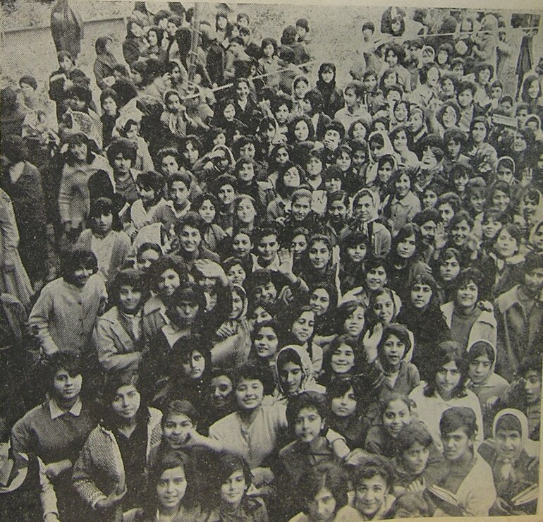 عکس/ دبیرستانی دخترانه در تهران سال ۱۳۴۱