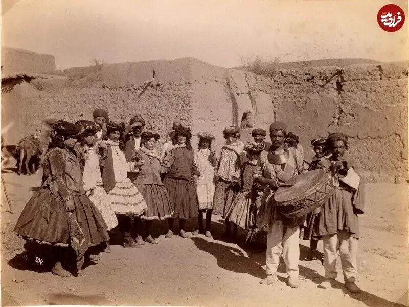 عکس/ «رقص کردی» در یکی از روستاهای ایران در زمان قاجار