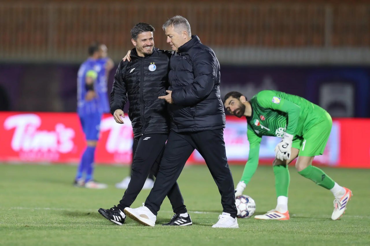 عکس | آشتیکنان وریا غفوری با یک تراکتوری در یزد