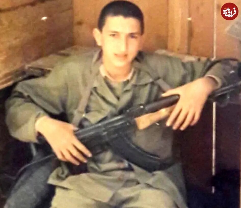 عکس | یوسف صیادی در دوران سربازی و با کلاشینکف در دهه ۶۰