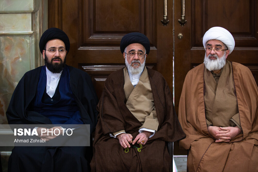 حضور سید علی و سید یاسر خمینی در یک مراسم تشییع/ آیت الله بوشهری هم بود + تصاویر