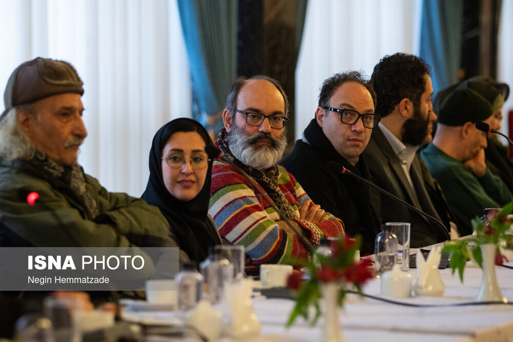 تصاویر جالب از نشست امروز عارف با هنرمندان + عکس