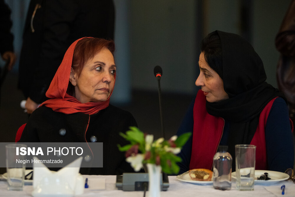 نشست محمدرضا عارف با جمعی از هنرمندان/ عکس