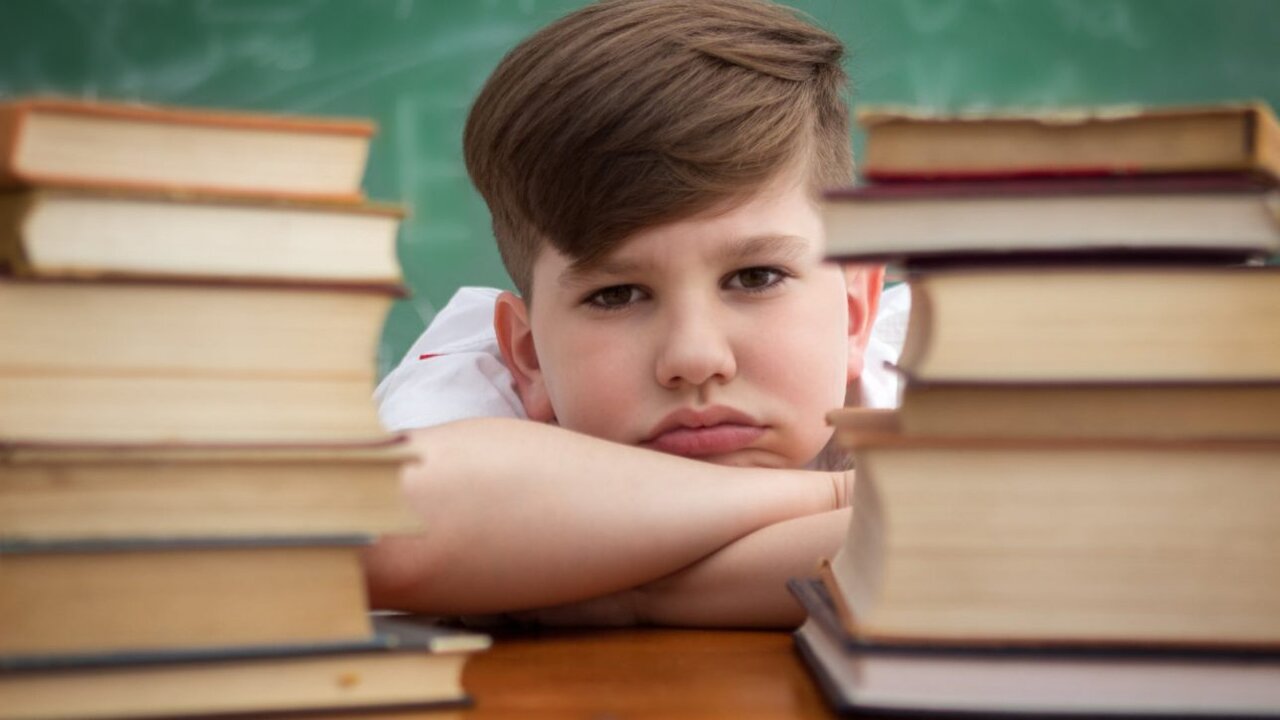 افت تحصیلی دانشآموزان؛ معلولِ آموزش مجازی یا تعطیلیهای مکرر؟/ یک کارشناس: دانشآموزان انگیزه ادامه تحصیل ندارند/ روشهای تدریس فرسوده و سنتی