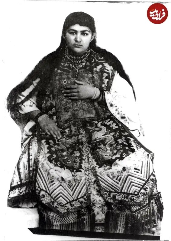 عکس/ یکی از زیباترین زنان ناصرالدینشاه با لباس چینی