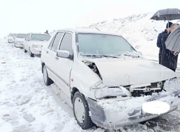 برف و کولاک راه ارتباطی ۴۰۰ روستای لرستان را مسدود کرد برف و کولاک راه ارتباطی ۴۰۰ روستای لرستان را مسدود کرد
