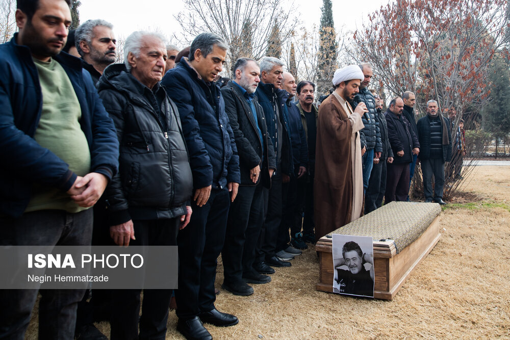 تصاویری از مراسم تشییع جنازه رضا رویگری منتشر شد.