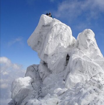 به علت ریزش بهمن، ۴ کوهنورد در ارتفاعات الوند همدان مفقود شدند به علت ریزش بهمن، ۴ کوهنورد در ارتفاعات الوند همدان مفقود شدند
