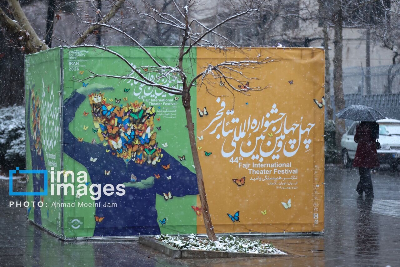 اجرای تئاتر «گُم» بدون دیالوگ به همراه «نسل سکوت»/ برف مانع برگزاری نمایش‌های خیابانی نگردید