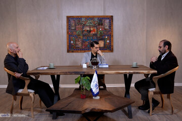 پیشنهاد همه‌پرسی برای احیای قرارداد اجتماعی/ فراستخواه: رفراندوم تنها «داستان» درون زمین حاکمیت است/ مجاهدی: رفراندوم مقدمه تجدید قرارداد اجتماعی است