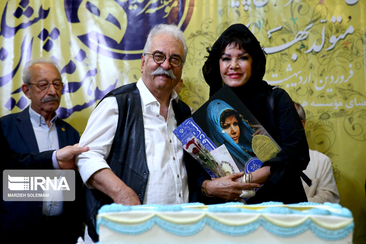 اولین جشنواره تئاتر فجر در غیاب «هادی مرزبان»/ بغض فرزانه کابلی به یاد همسرش ترکید +فیلم