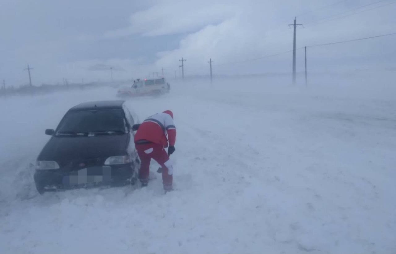 نجات ۳۷۱ نفر از سرمای سخت در عملیات وسیع هلال‌احمر زنجان