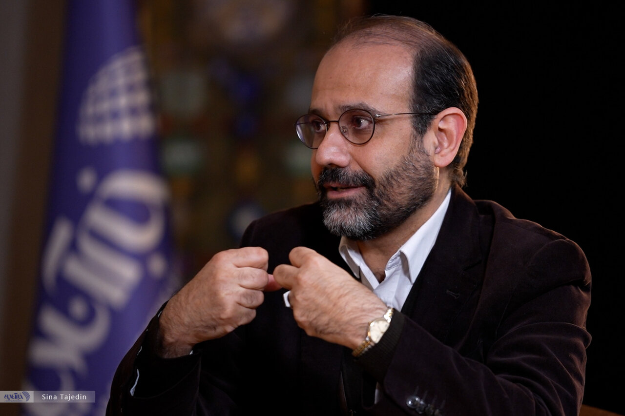 فراستخواه: دال مرکزی اتفاقات سال‌های اخیر خشم اجتماعی است/ ناشنوایی سیستماتیک جامعه را دچار خشم کرده است/ مجاهدی: طبقه متوسط سقوط کرده و عصبانی است