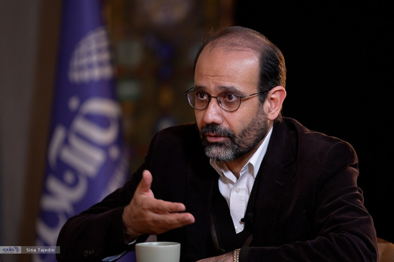 فراستخواه: دال مرکزی اتفاقات سال‌های اخیر خشم اجتماعی است/ ناشنوایی سیستماتیک جامعه را دچار خشم کرده است/ مجاهدی: طبقه متوسط سقوط کرده و عصبانی است