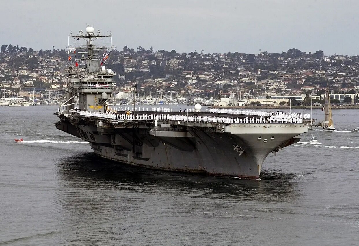 ناو آبراهام لینکلن روزانه چقدر هزینه برای ترامپ می‌تراشد؟