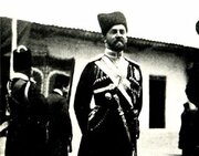 عکس/ ژست لیاخوف روسی در کنار قزاق‌هایی که مجلس را به توپ بستند