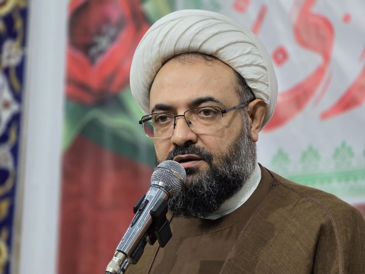 امام جمعه لنگرود: طلاب و روحانیون خودشان را به روز کنند امام جمعه لنگرود: طلاب و روحانیون خودشان را به روز کنند