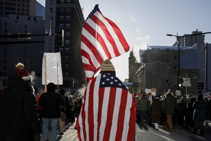 اعتراض هنرمندان به «تروریسم دولتی»؛ چهرههای سرشناس: ارتشی علیه مردم فعال شده که به قتلهای عمدی دست میزند. اعتراض هنرمندان به «تروریسم دولتی»؛ چهرههای سرشناس: ارتشی علیه مردم فعال شده که به قتلهای عمدی دست میزند.
