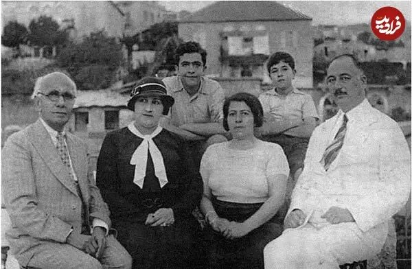 عکس/ امیرعباس هویدا در نوجوانی، در کنار خانواده‌اش