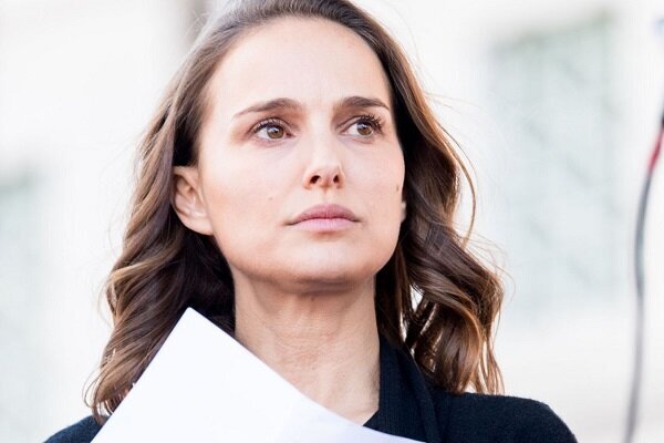 ناتالی پورتمن انتقاداتی را نسبت به عدم توجه به کارگردانهای زن در جوایز اسکار مطرح کرد. ناتالی پورتمن انتقاداتی را نسبت به عدم توجه به کارگردانهای زن در جوایز اسکار مطرح کرد.