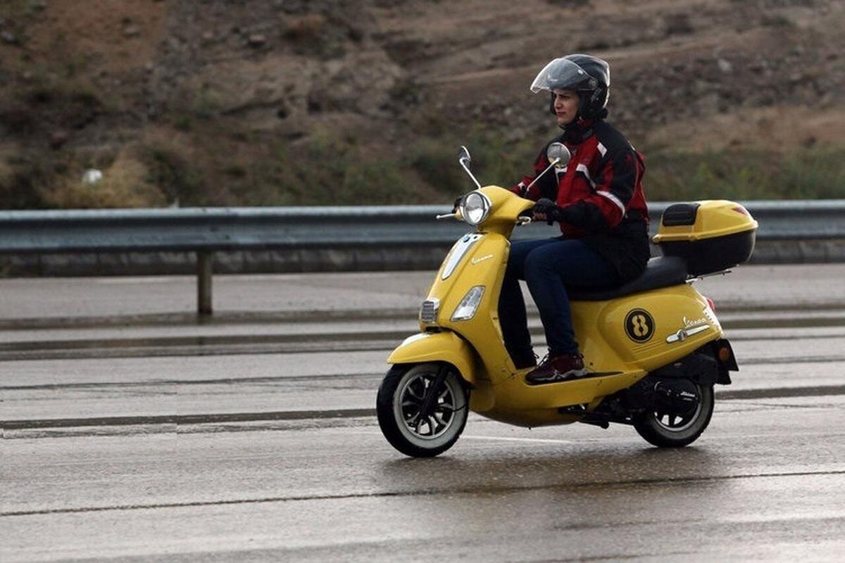 دولت چراغ سبز نشان داد؛ موتورسواری زنان یک قدم تا گواهینامه/ معاون رئیسجمهور: آموزش و گواهینامه موتور برای زنان کلید خورد