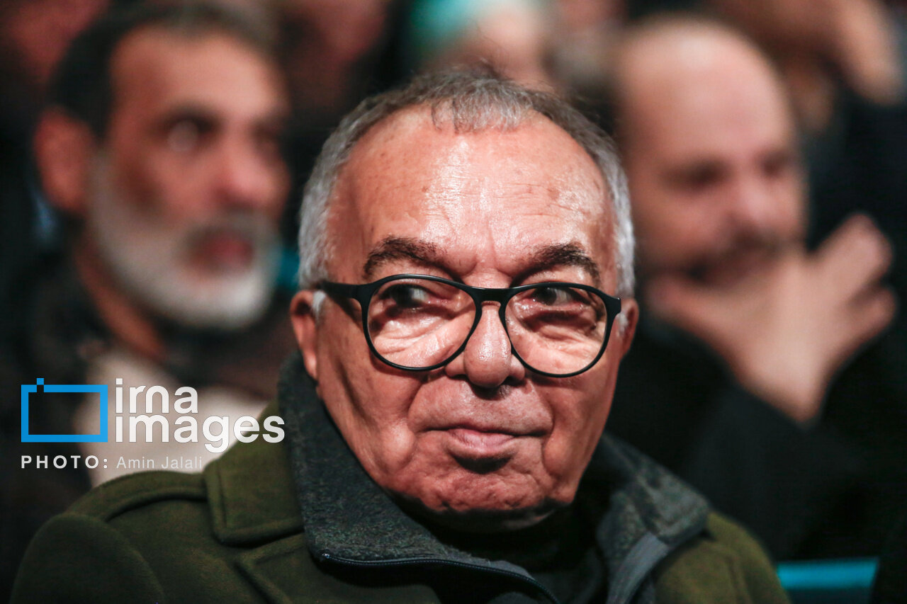 مسعود فروتن پیشنهاد کرد: «تلهتئاتر» به بخشهای جشنواره تئاتر فجر افزوده شود. مسعود فروتن پیشنهاد کرد: «تلهتئاتر» به بخشهای جشنواره تئاتر فجر افزوده شود.