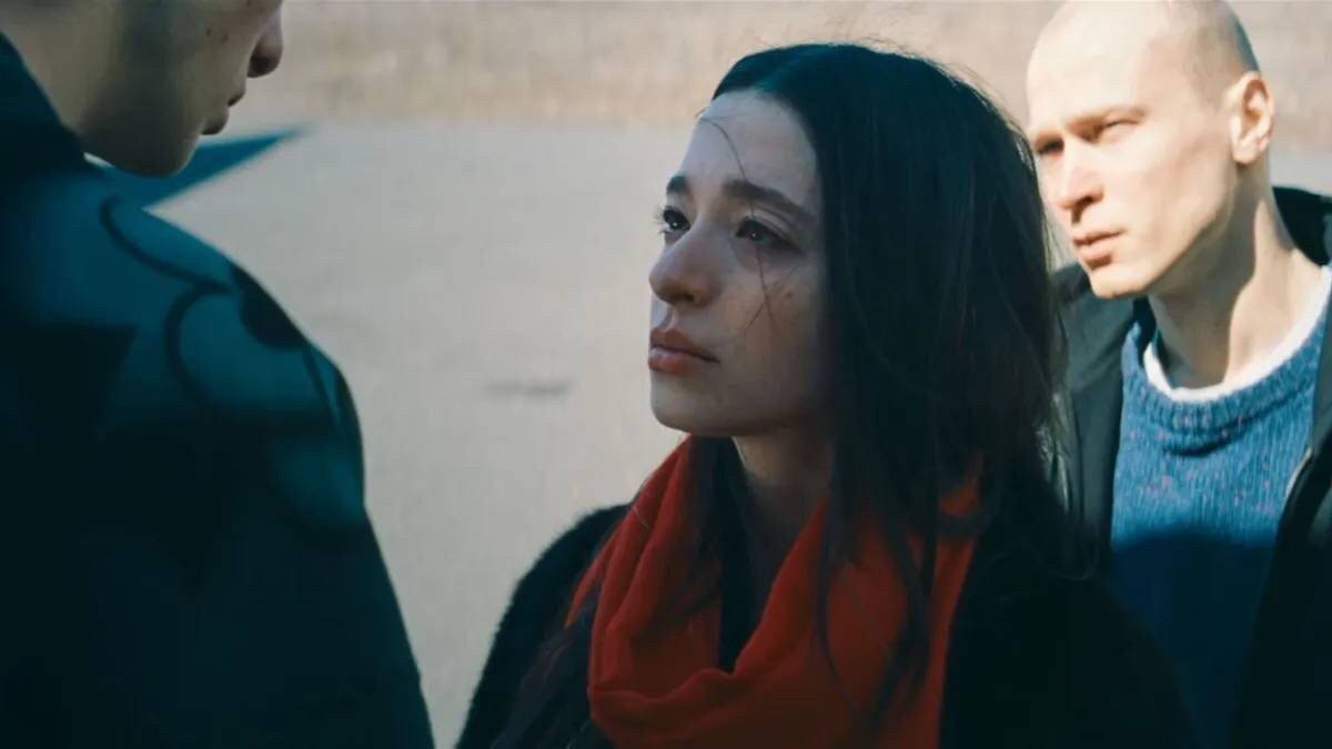 «آنورا» نمایی تلخ از عدم توازن قدرت را به تصویر میکشد. «آنورا» نمایی تلخ از عدم توازن قدرت را به تصویر میکشد.