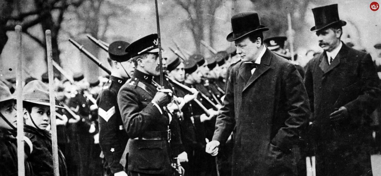عکس/ چرچیل در حال بازدید از دانشجویان افسری؛ سال ۱۲۸۸