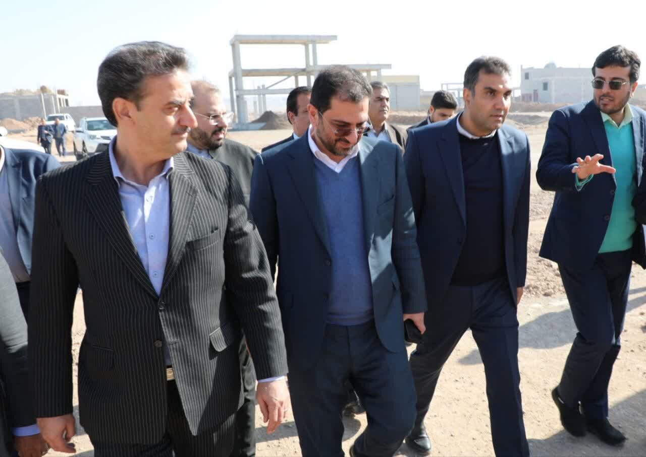 بازدید معاون وزیر راه و شهرسازی از سایت ۱۲۵ هکتاری مسکن ملی و پروژه‌های زیرساختی حمل‌ونقل شهرستان اردکان